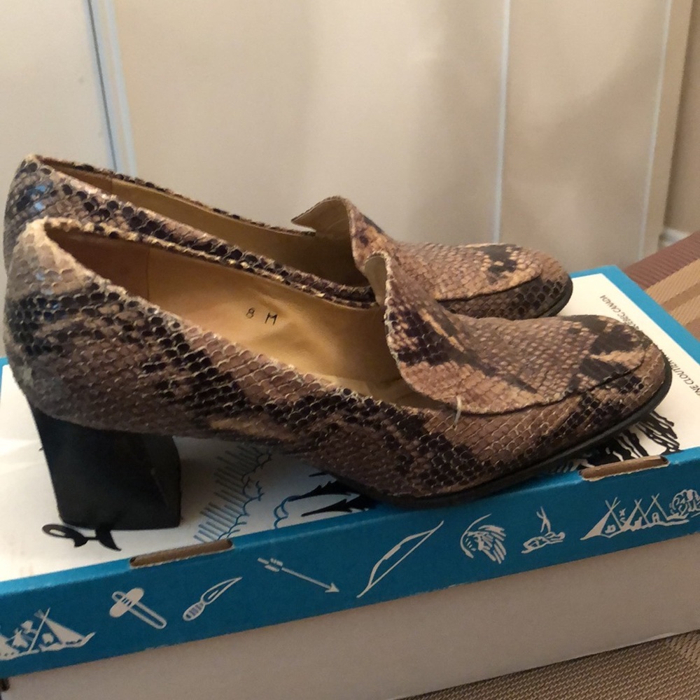 Absolutely amazing shoes. Size 8. Evan-Picone brand. Made in Spain